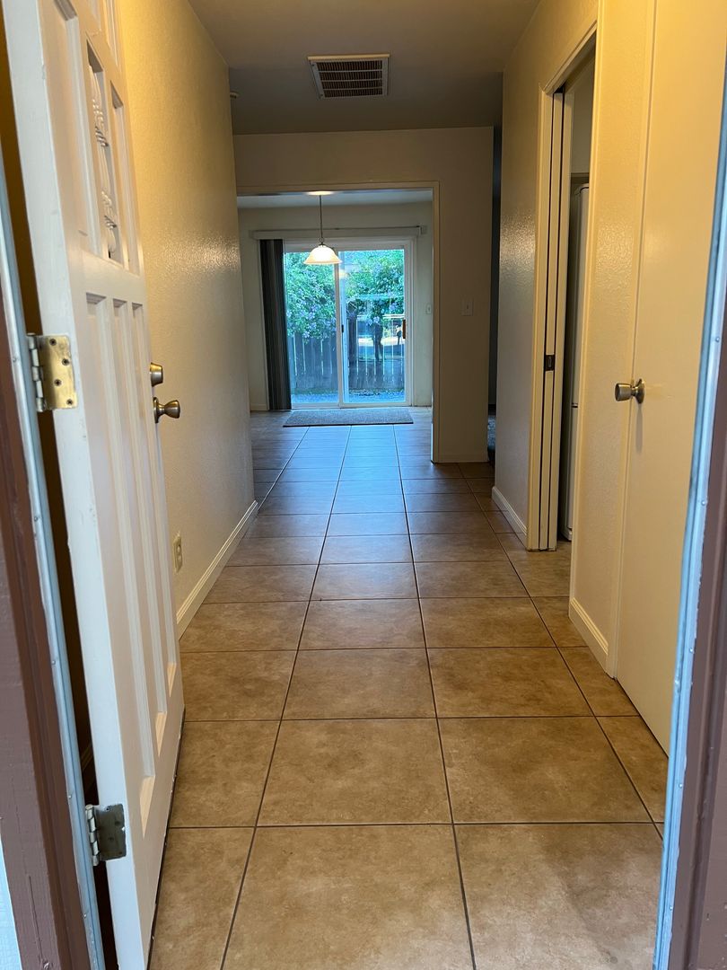 Modesto House: 2409 Riedel Way