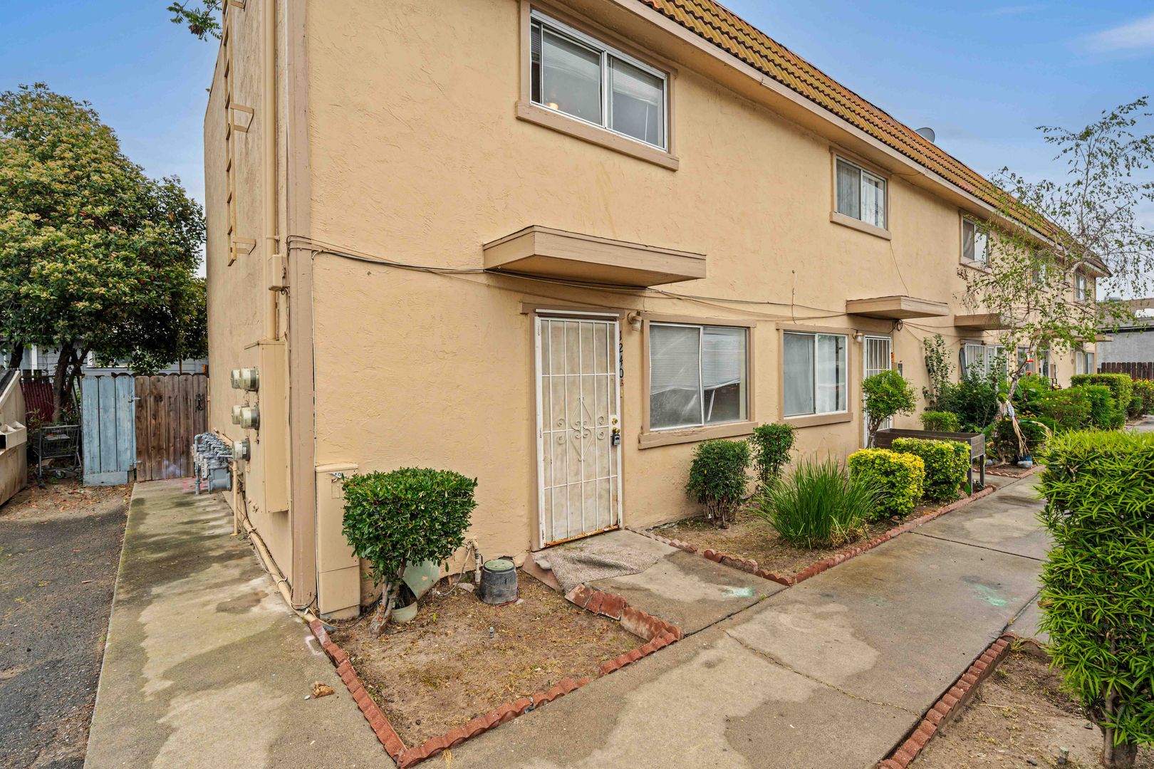 Turlock Apartment: 1240/1260 N. Olive Ave