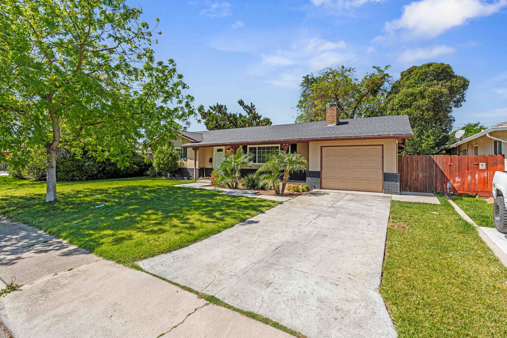 Modesto House: 1825 College Ave