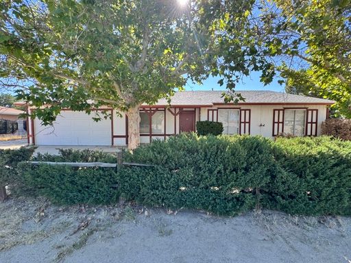 Remodeled 4+2 In Lake L.A. - $2800 – photo 1
