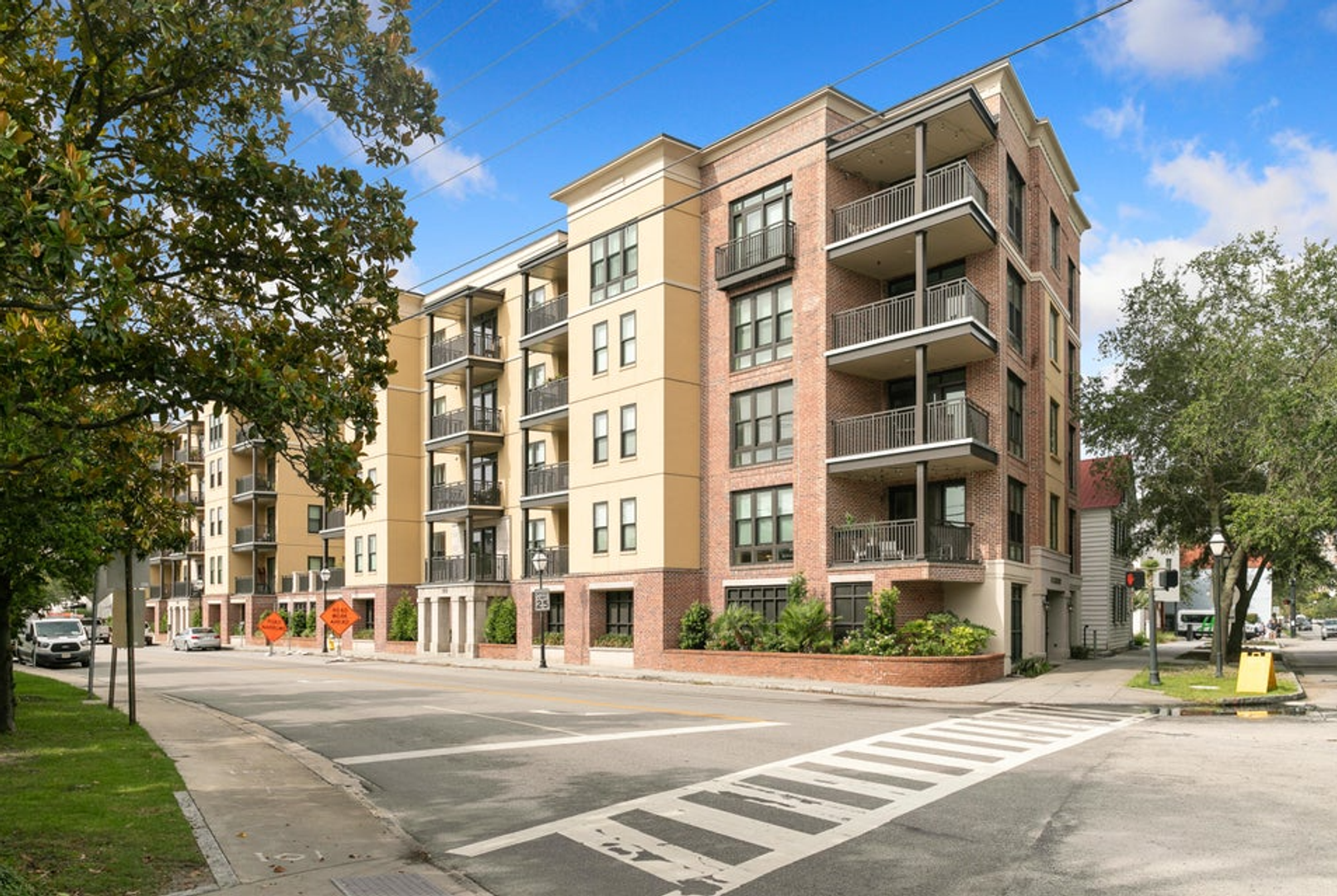 Charleston Apartment: 33 Calhoun Street #225