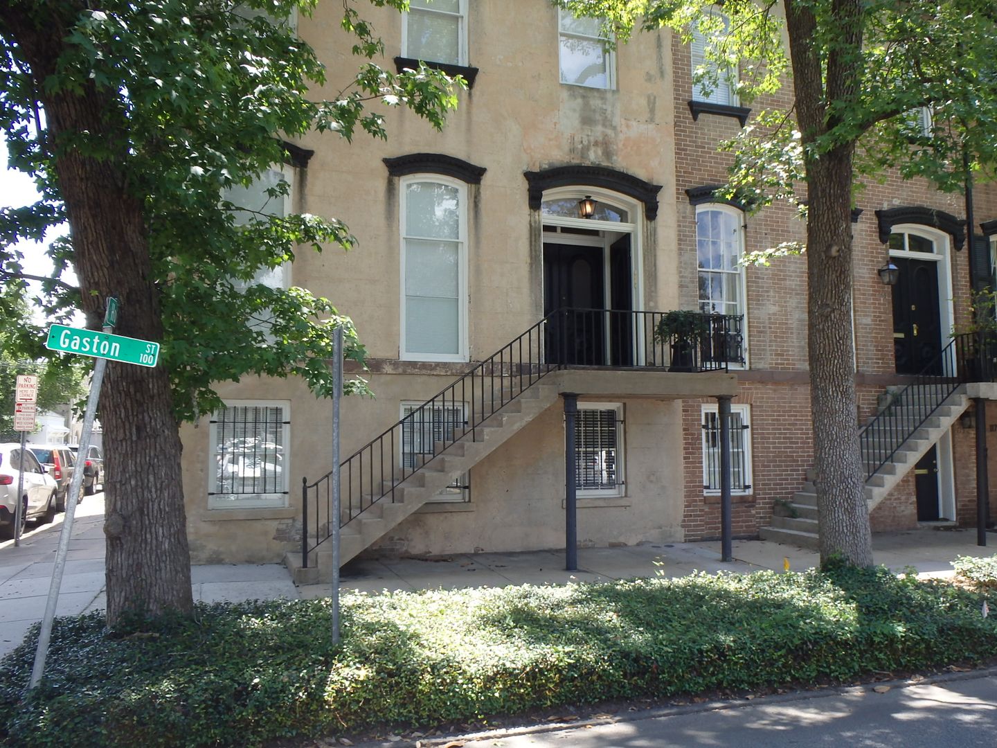 Savannah Apartment: 113 West Gaston Street