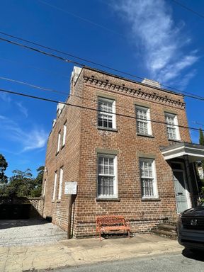 Move in Ready Duplex Close to Forsyth Park – photo 1