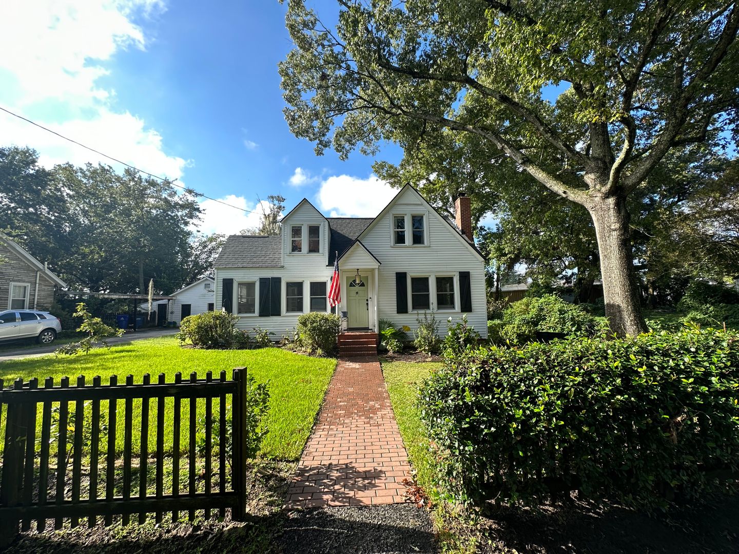 Charleston House: 34 Lolandra Avenue