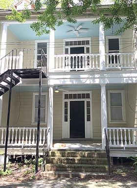 Renovated 2 Bedroom on Vanderhorst with Off-Street Parking – photo 1