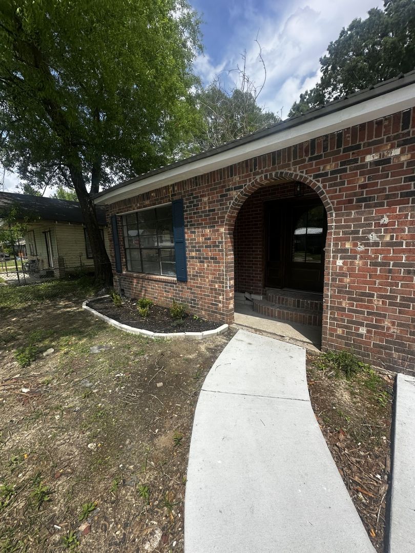 Hammond House: 208 Wilbert Dangerfield Drive