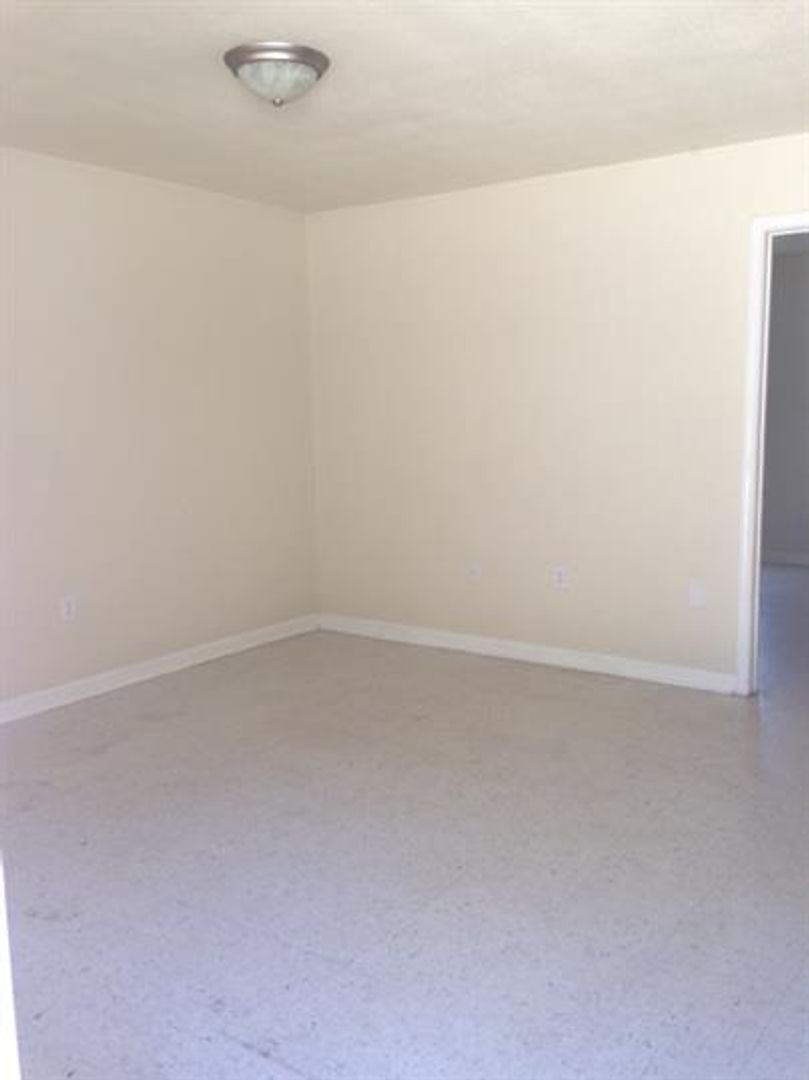 Hammond Apartment: 44068 S. Baptist Rd.