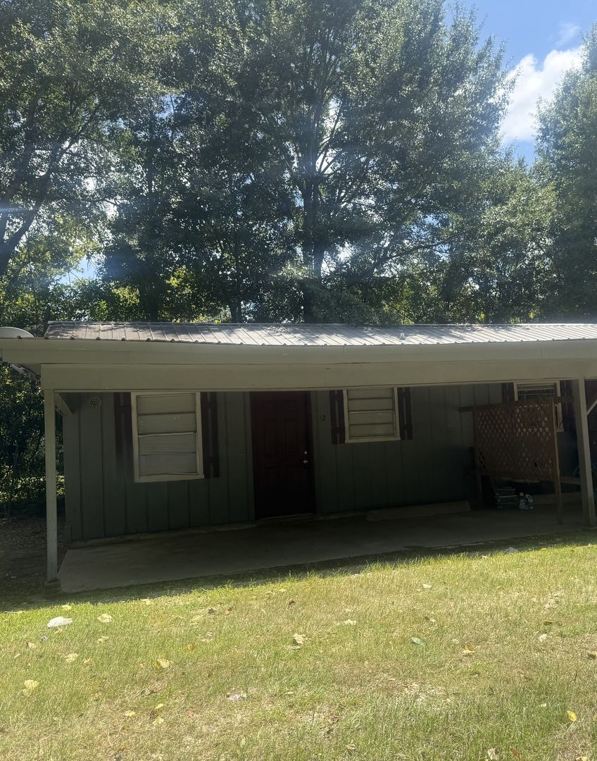 Hammond Apartment: 43334 Happywoods Road Ext