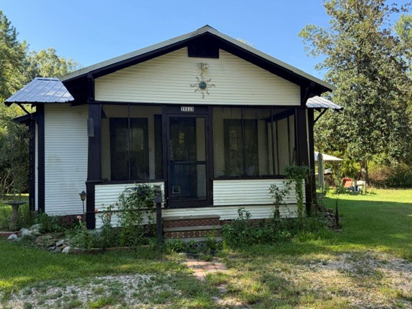 Ponchatoula House: 39649 School Section Road
