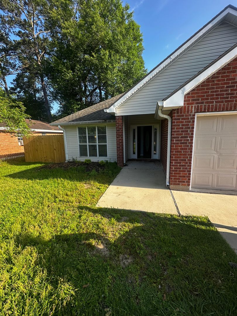 Hammond House: 18067 Wedgewood Drive