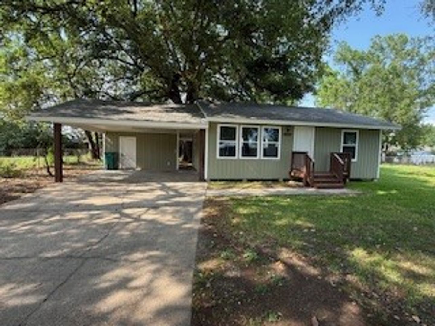 Albany House: 30121 Julia Drive