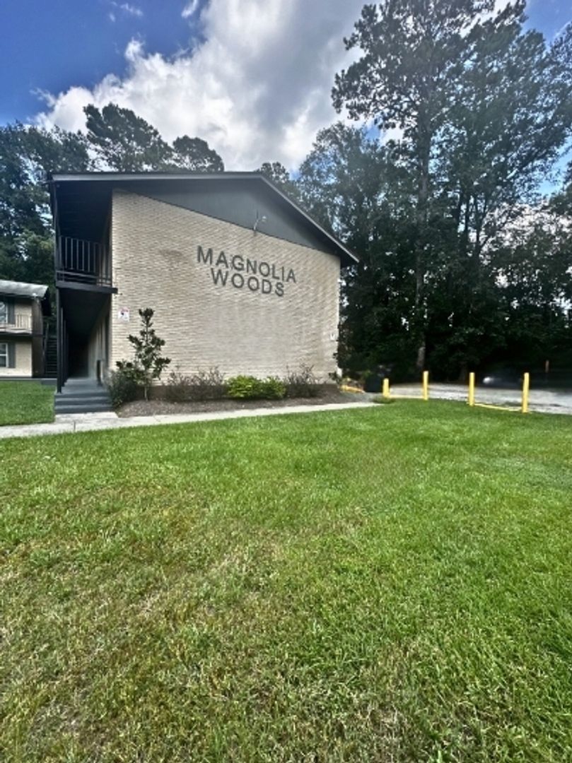 Hammond Apartment: 312 N. Chestnut St.