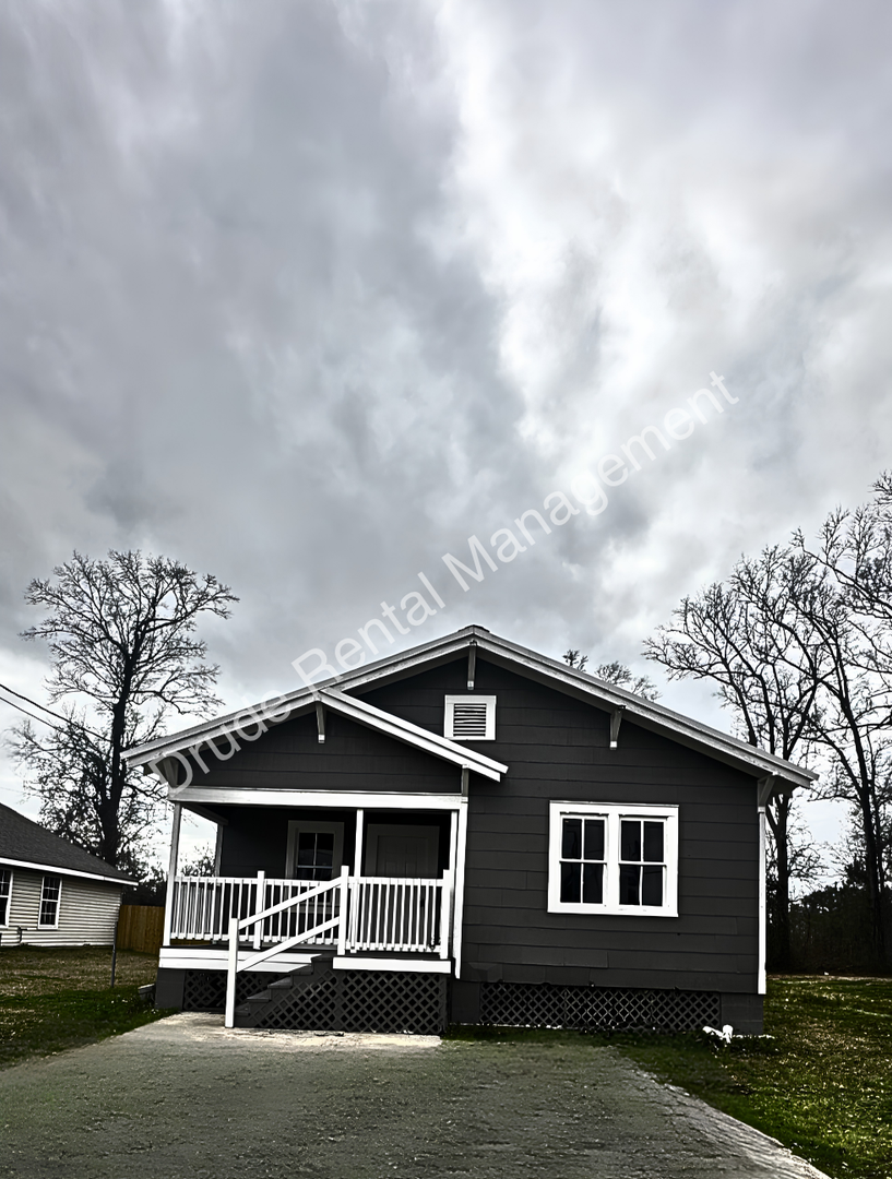 Hammond House: 408 E Michigan Ave