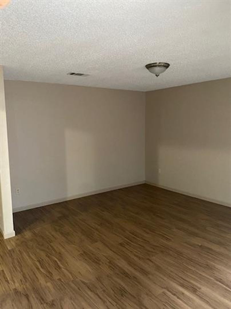 Hammond Apartment: Sciara Lane