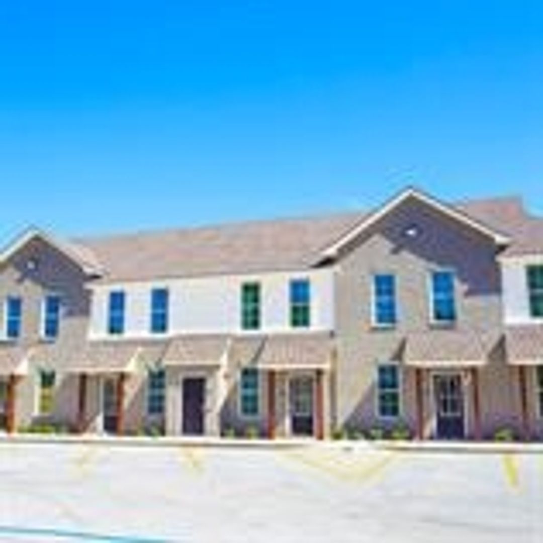 Hammond Apartment: 16218 East Minnesota Park Road