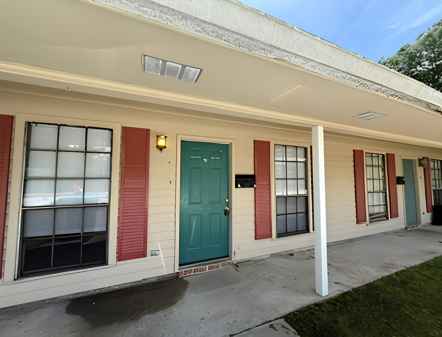 Hammond Apartment: 610 Old Covington Hwy.