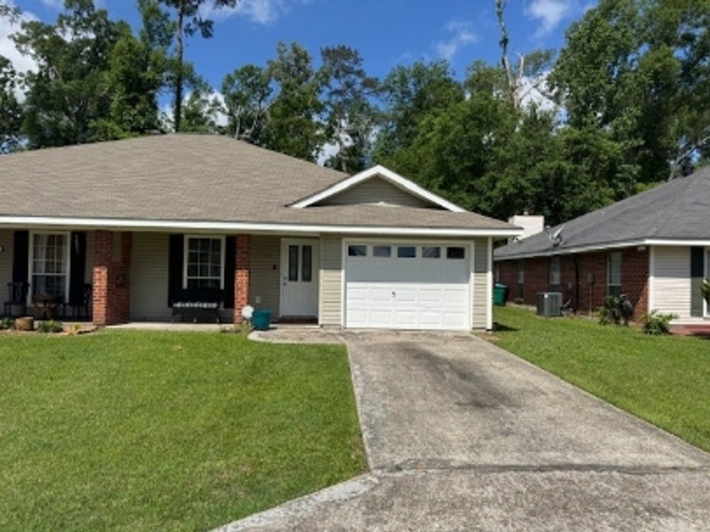 Ponchatoula House: 829 Eden Oaks Drive