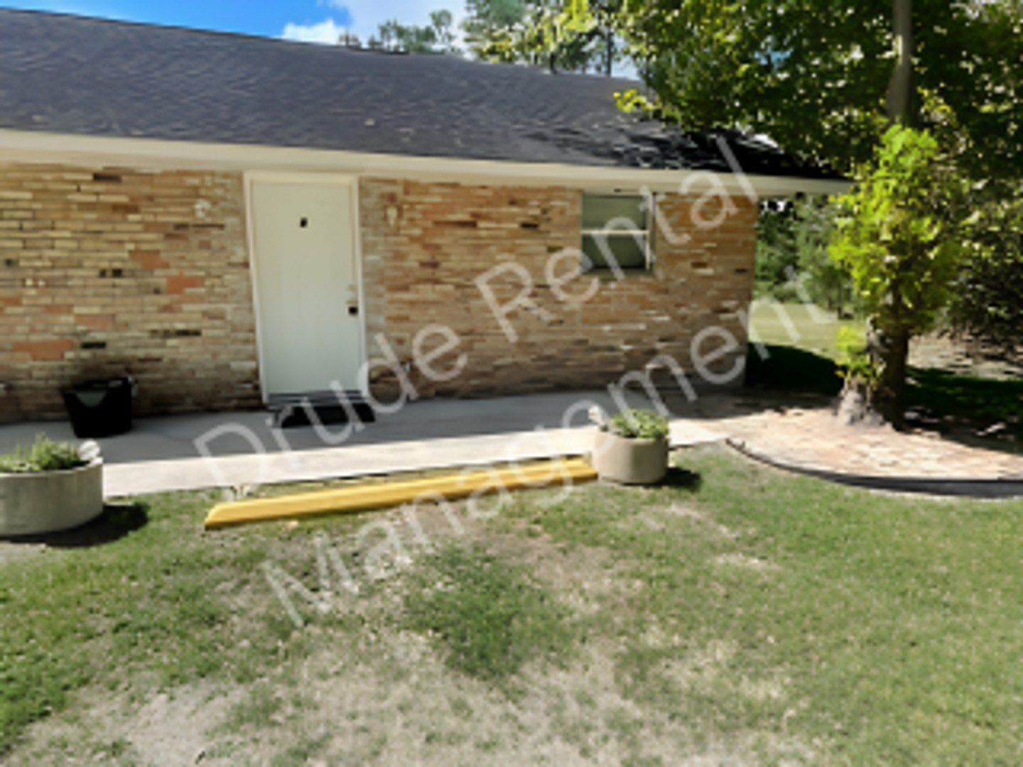 Hammond Apartment: 12461 Wardline Road