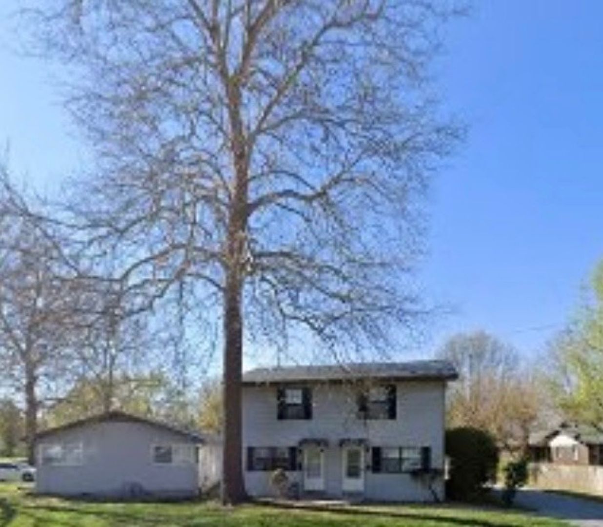 Springfield Townhome: 531-C. N. Oak Grove