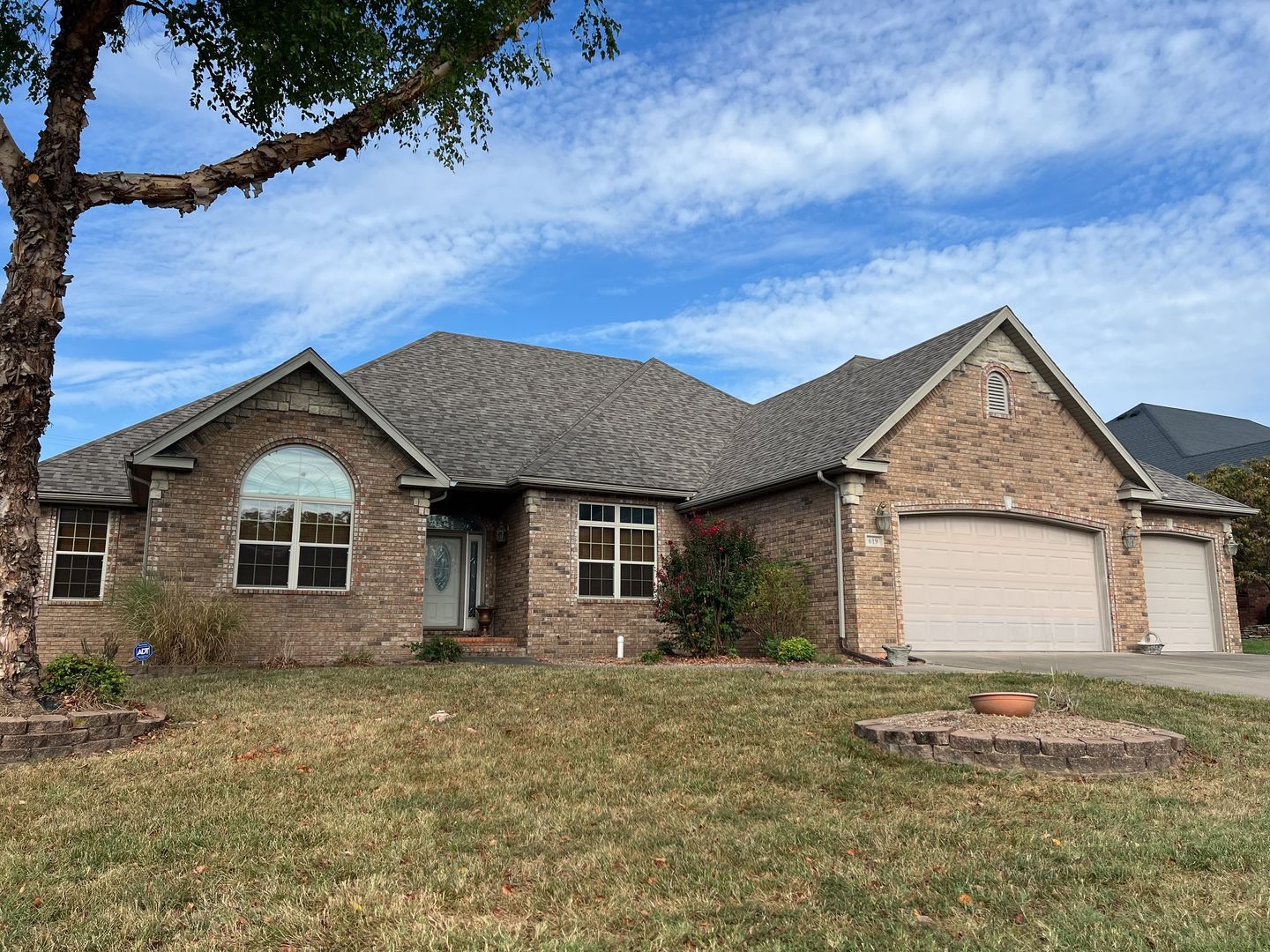 Republic House: 619 S Conroy Ave