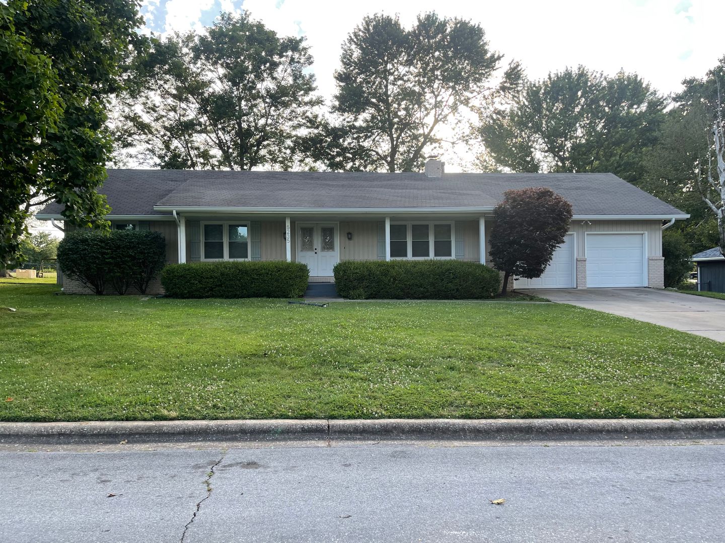 Springfield House: 5235 Maryland Ave South