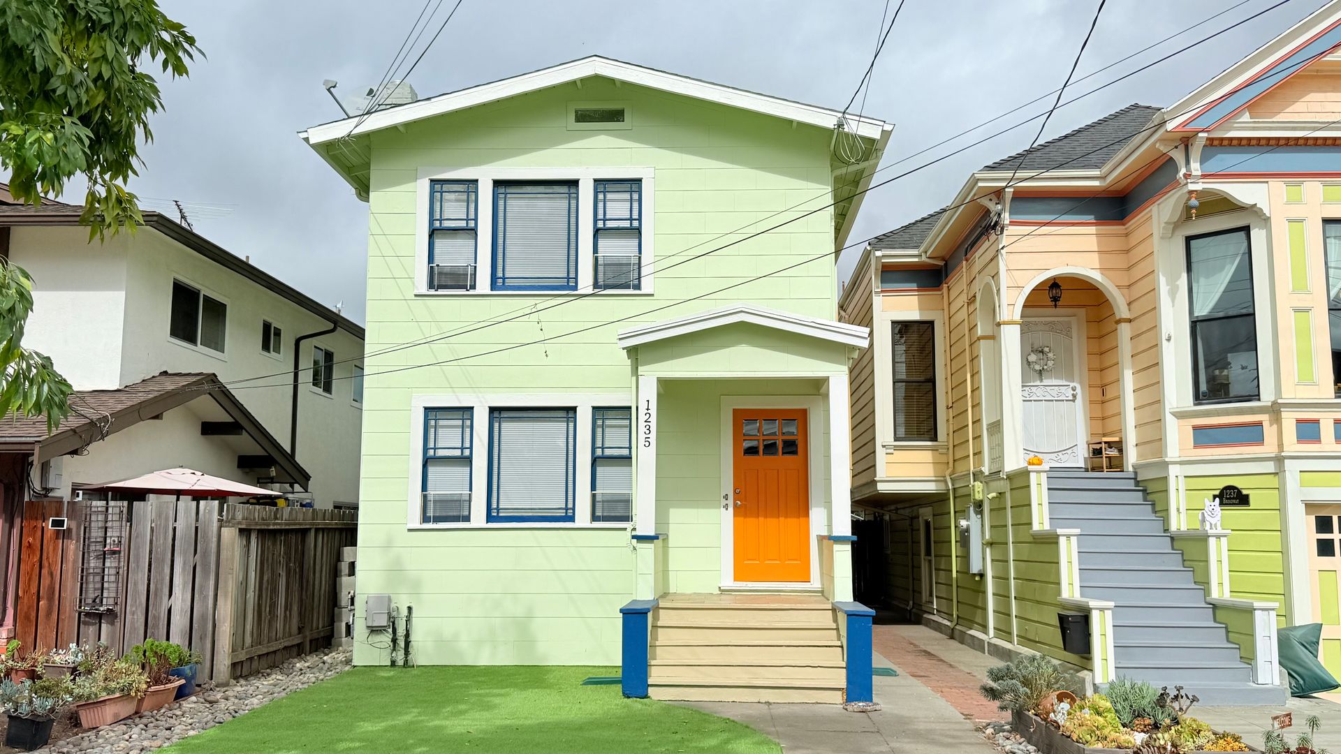 Alameda Apartment: 1235 Broadway