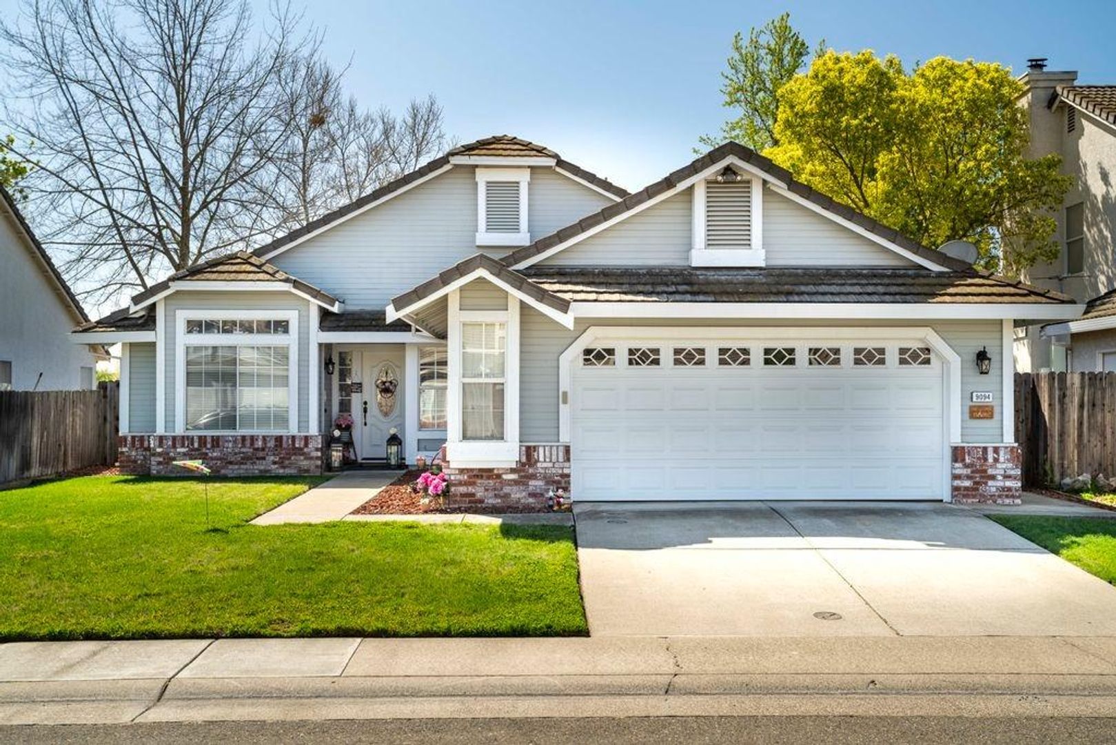 Sacramento House: 9094 Chantal Way