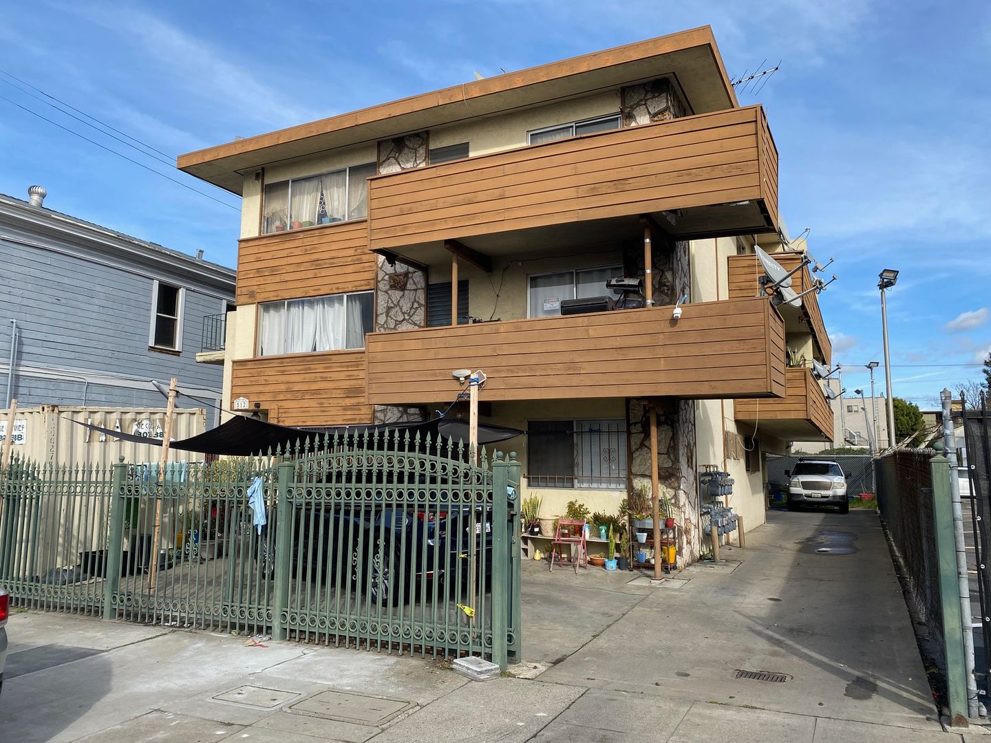 Oakland Apartment: 512 Foothill Blvd
