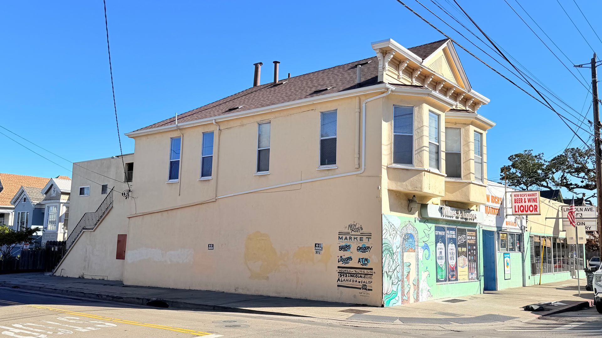 Alameda House: 1545 Lincoln Ave