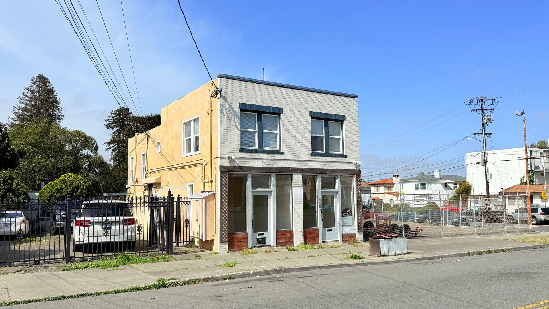 Oakland Apartment: 6207-6215 Macarthur Blvd