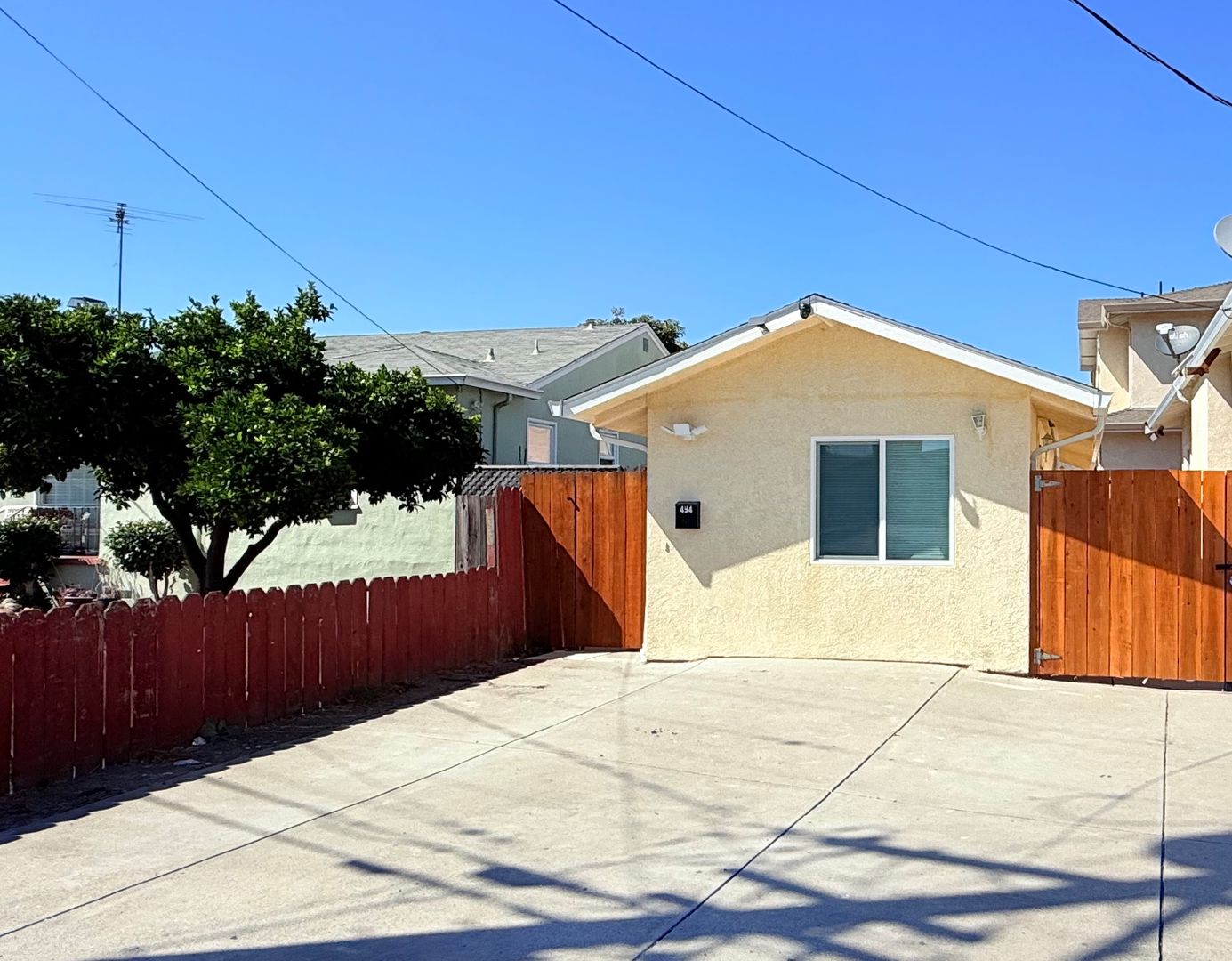 Hayward House: 494 Meek Ave (LO)