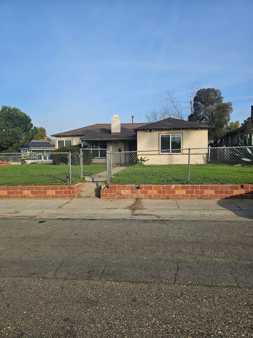 Sacramento House: 1217 Browning Drive