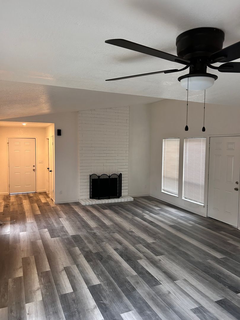 Stockton Apartment: 5111 - 5339 Basilica Dr.