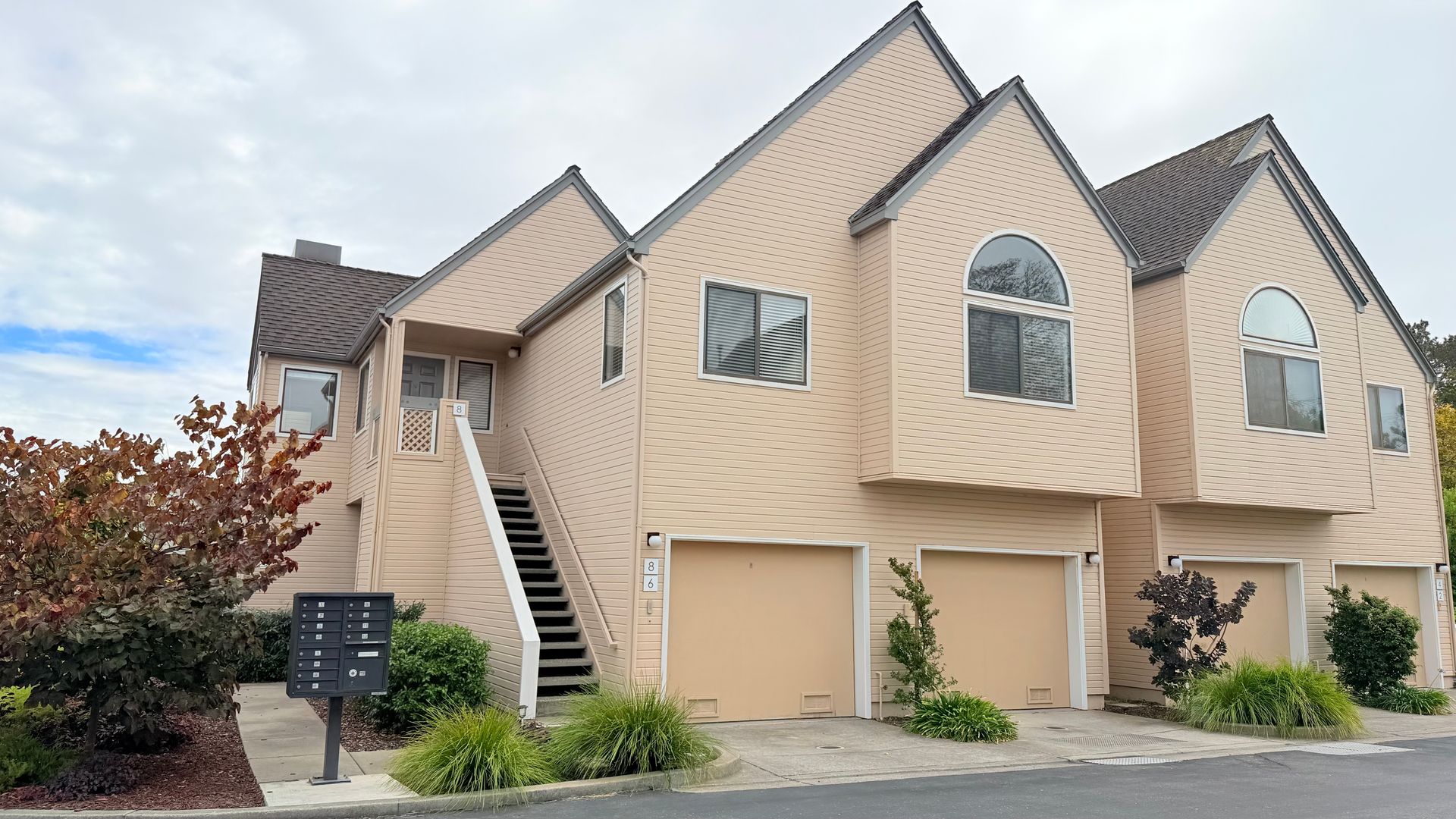 Alameda House: 8 Eclipse Court