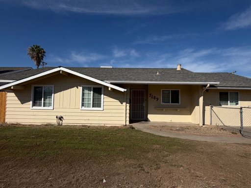 Updated 3 Bedroom Home In North Highlands!! – photo 1