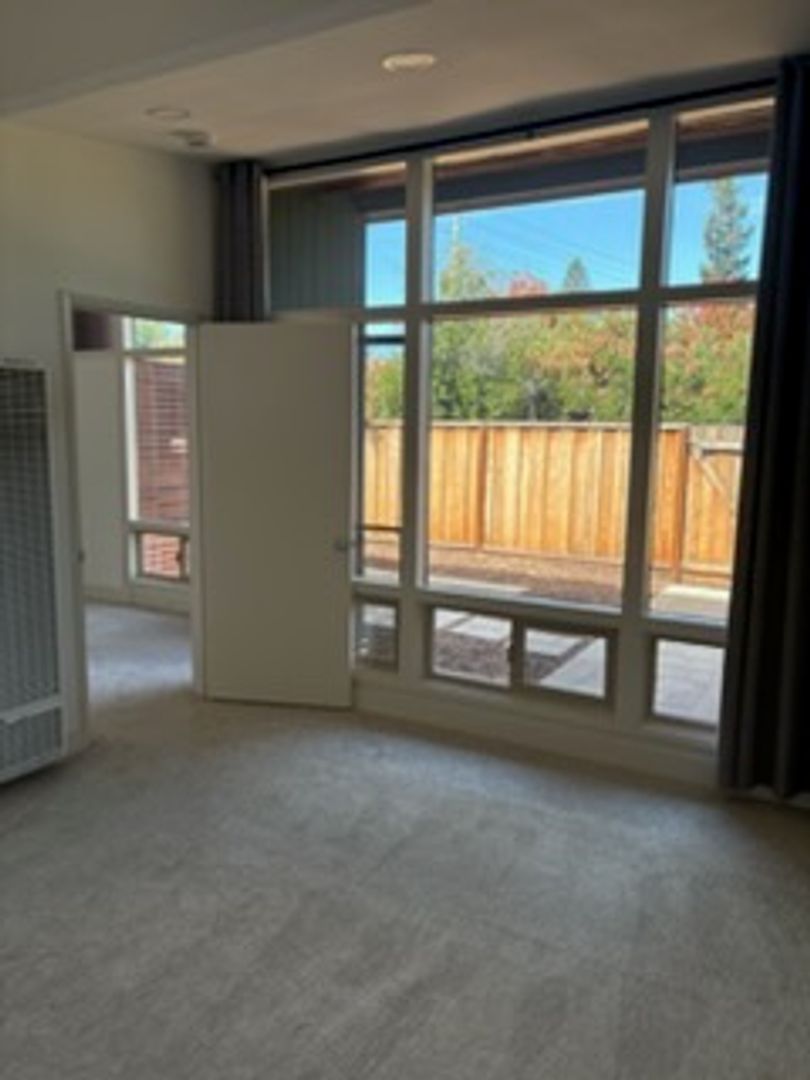 Redwood City Apartment: 1115-1129 Woodside Road