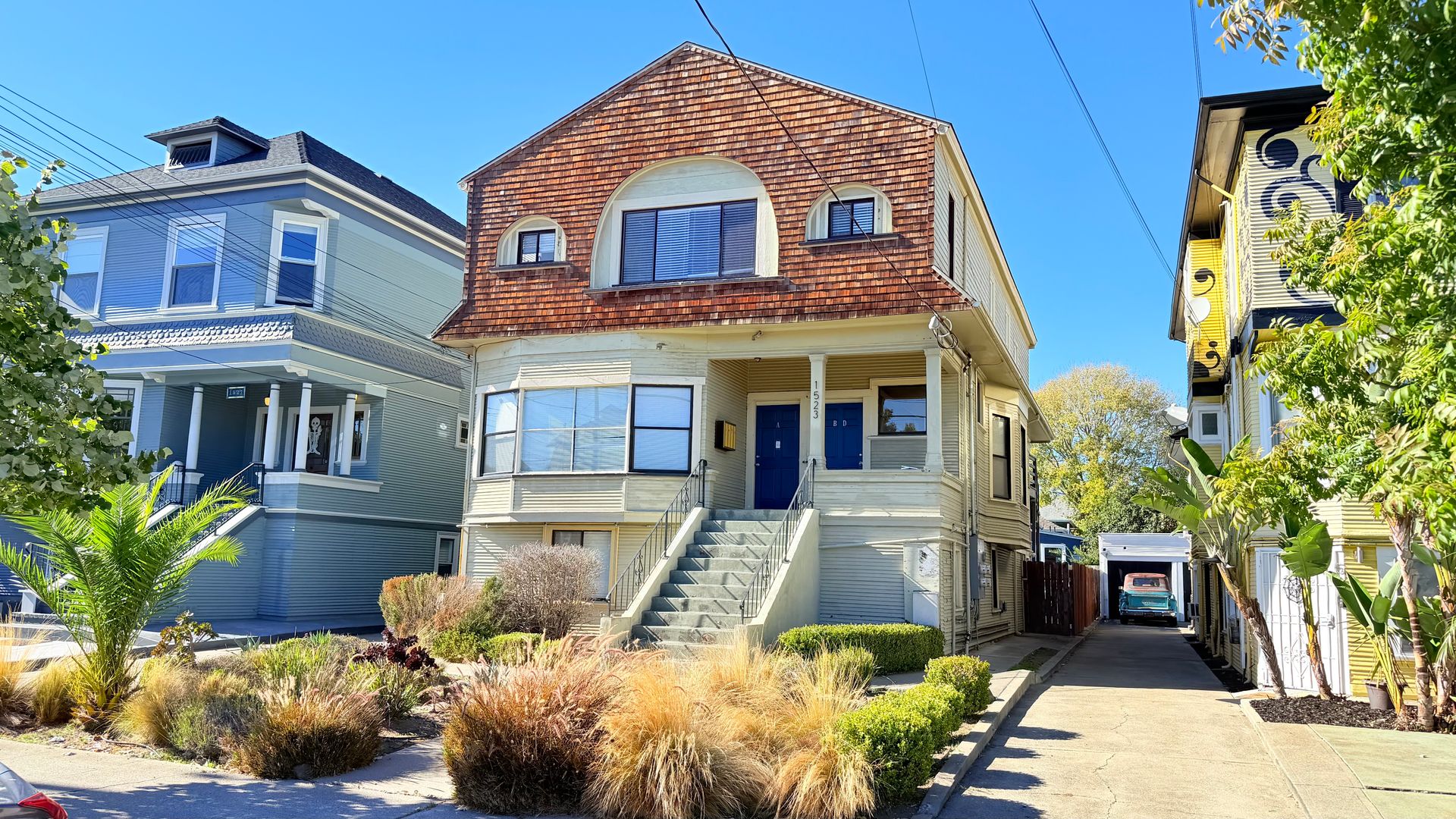 Alameda Apartment: 1523 Broadway