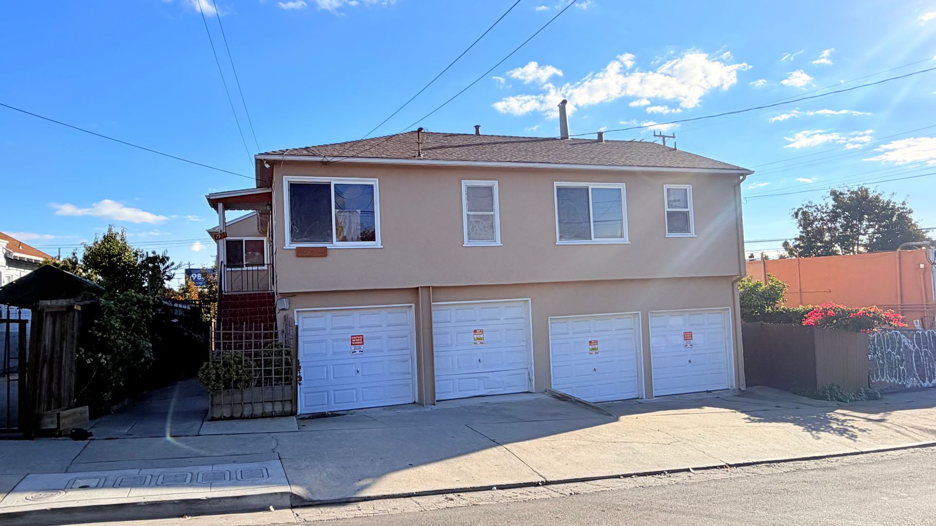 Oakland Apartment: 1906, 1908, 1910 42nd Ave
