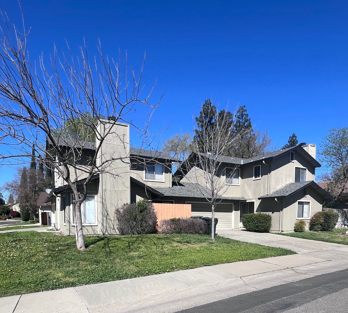 Sacramento House: 1253 Pebblewood Drive