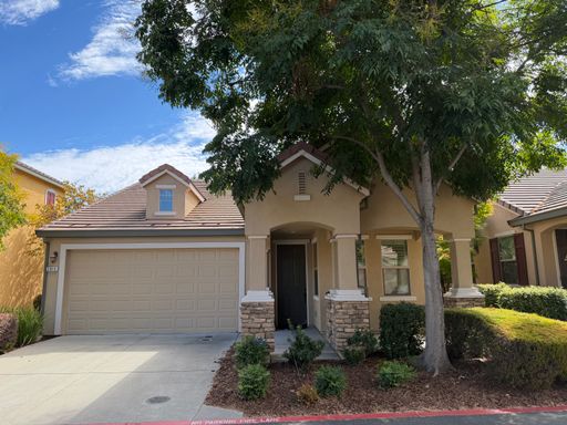 GORGEOUS 2 BEDROOM IN ESKATON VILLAGE ROSEVILLE - 55+ ONLY!! – photo 1