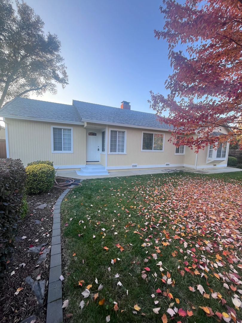 Granite Bay House: 8940 Auburn Folsom Road