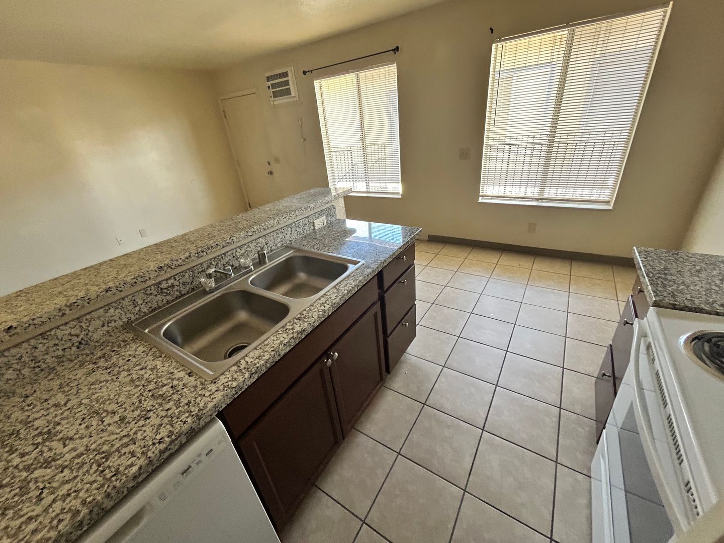 Lodi Apartment: 610 E. Pine St.