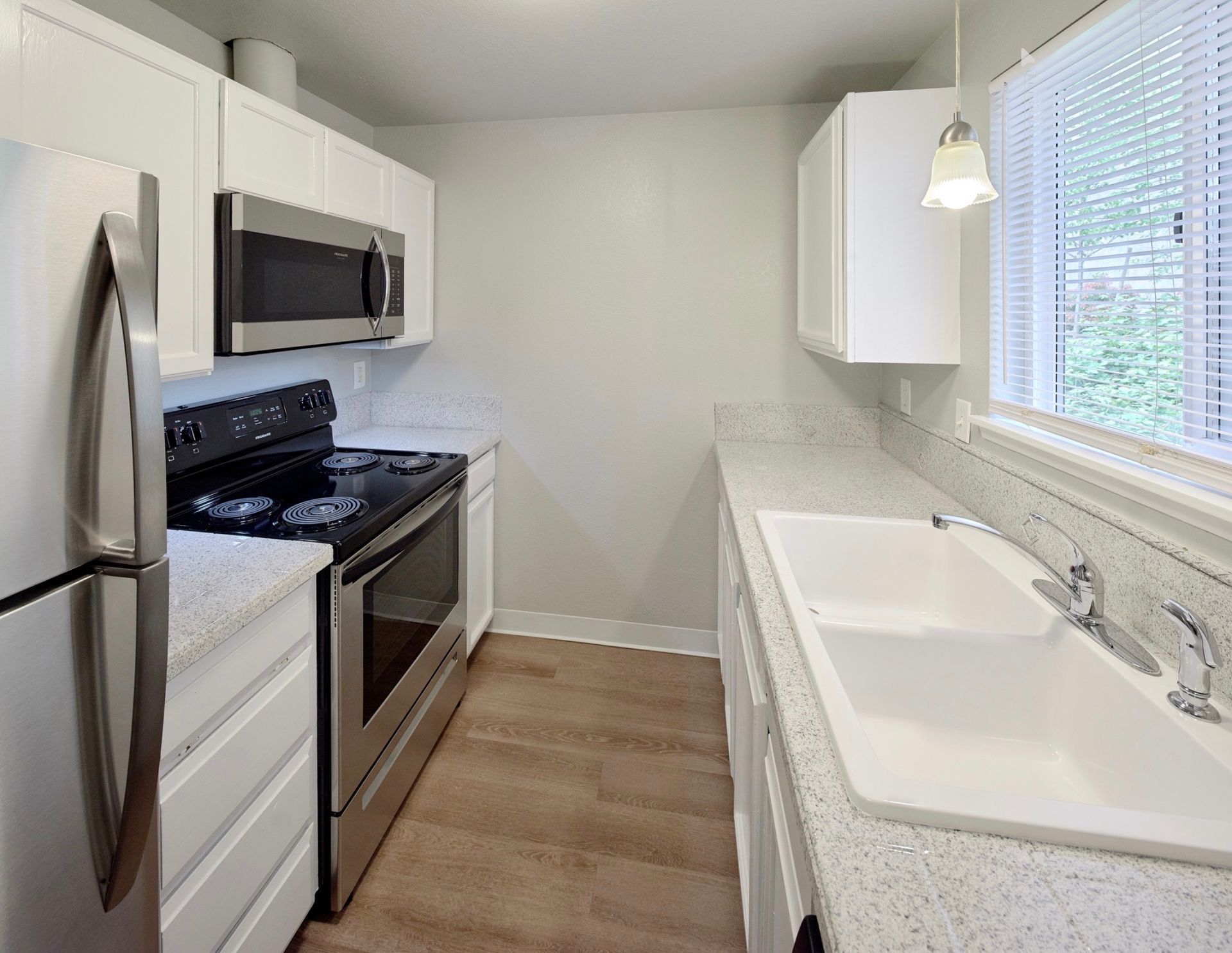 Mountlake Terrace Apartment: 5407 244th St SW