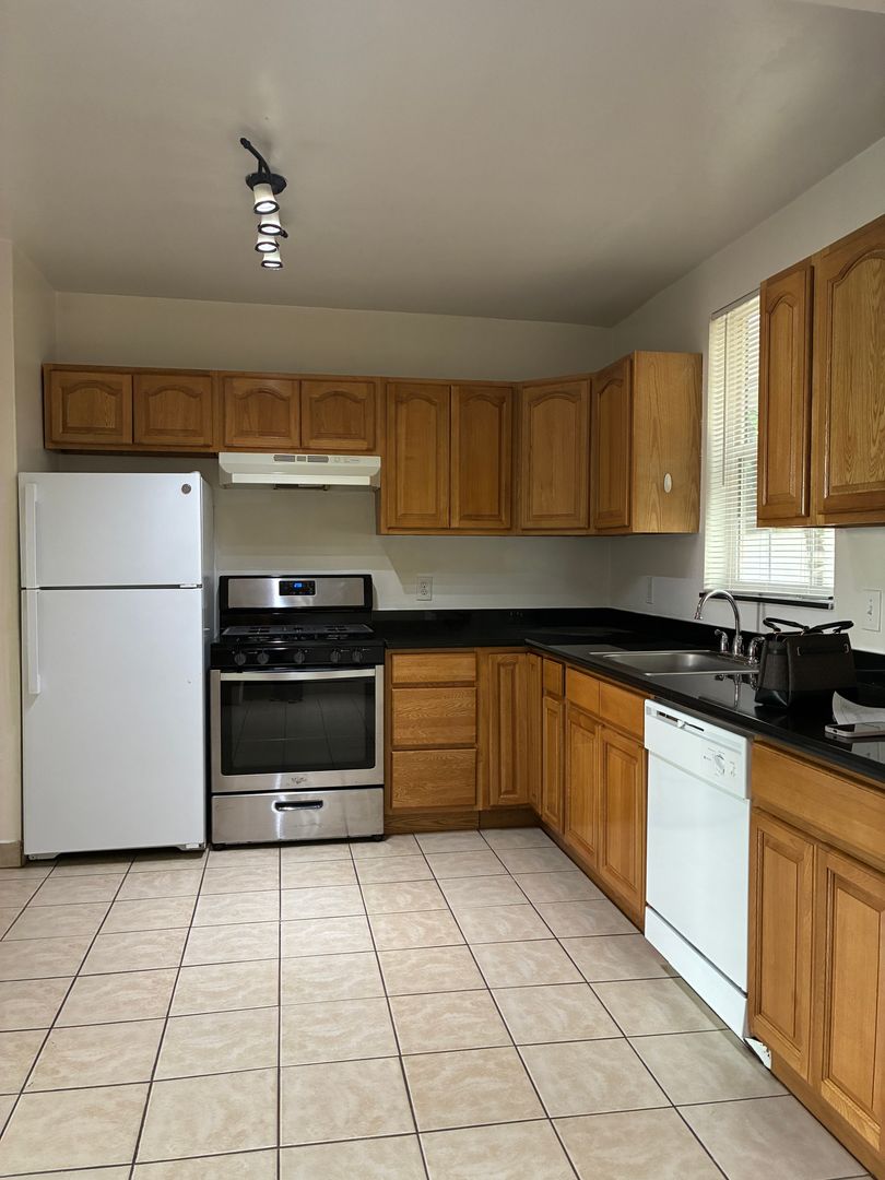 Sacramento Apartment: 2727 I Street