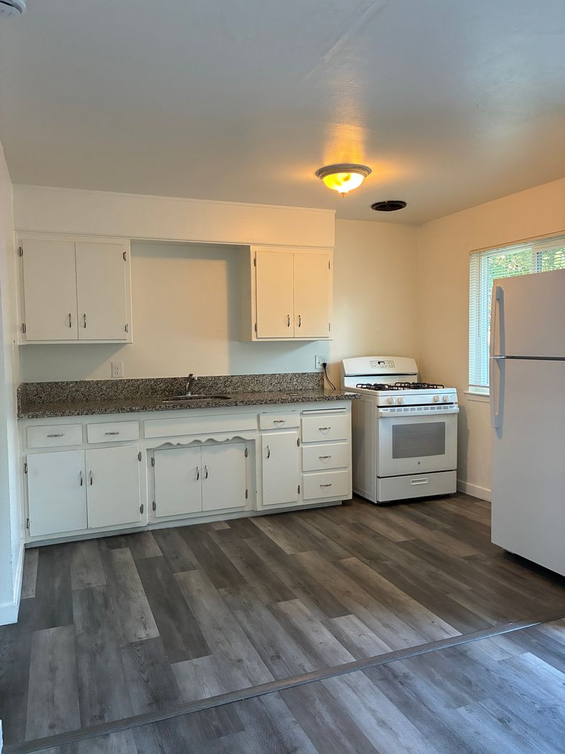 West Sacramento Apartment: 412-418 3rd St