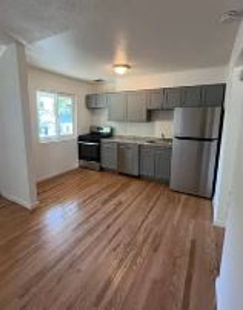 West Sacramento Apartment: 412-418 3rd St