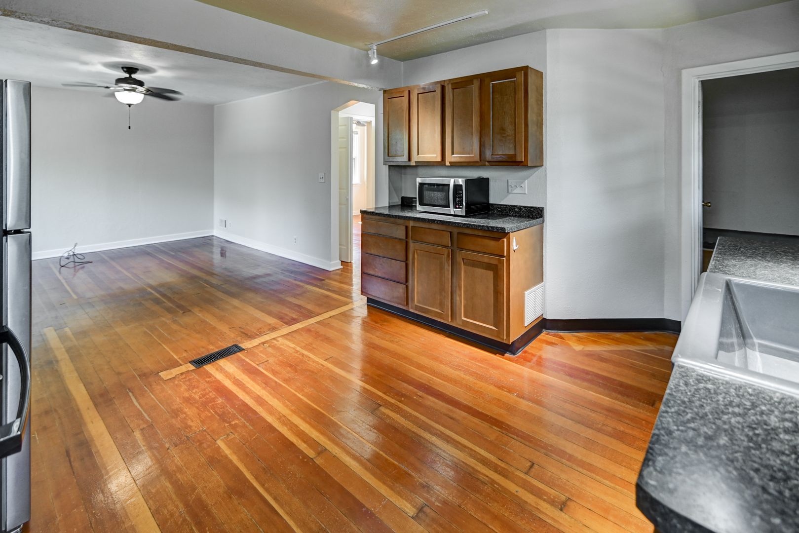 1404 Wyldhaven Ave 4 of 12