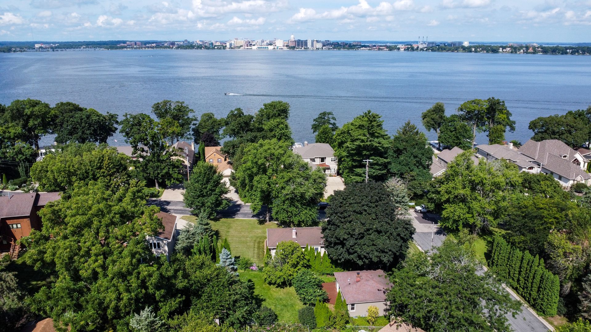 Monona House: 1404 Wyldhaven Ave
