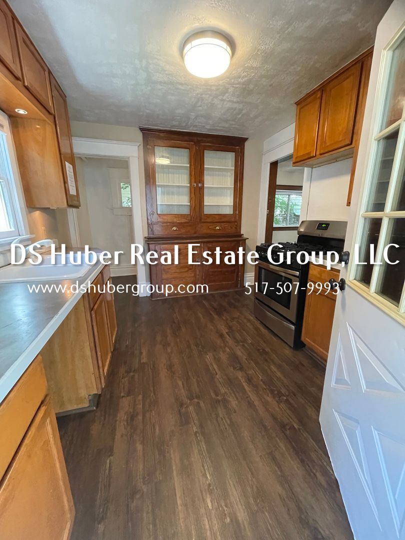 Lansing House: 132 S Magnolia Ave