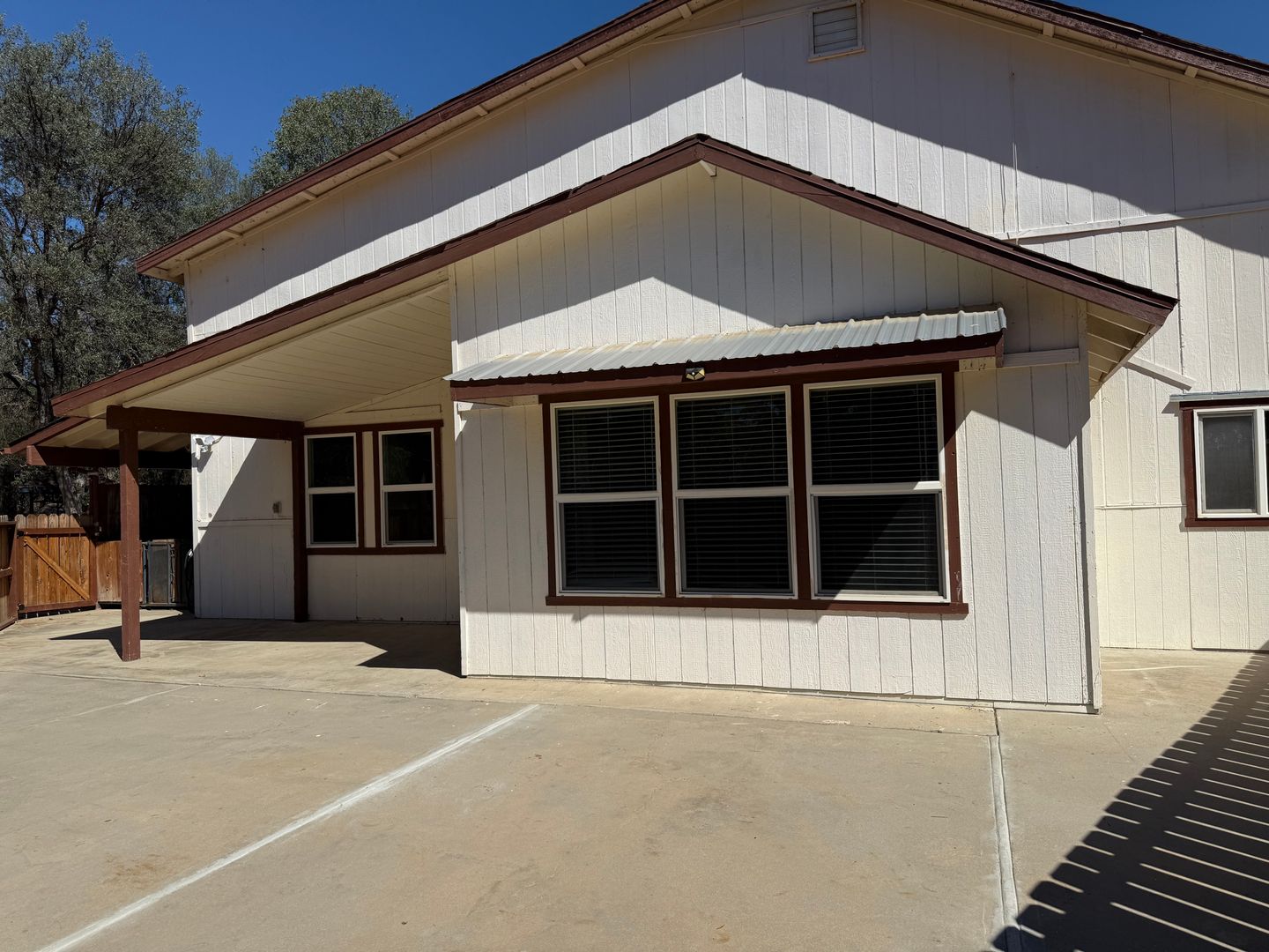 Springville House: 40610 Balch Park Rd